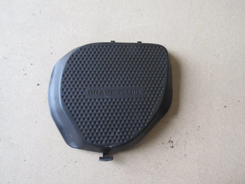 Nissan 350z 2004 Engine Day Top Shock Turret Covers Brake Fluid Drivers Side