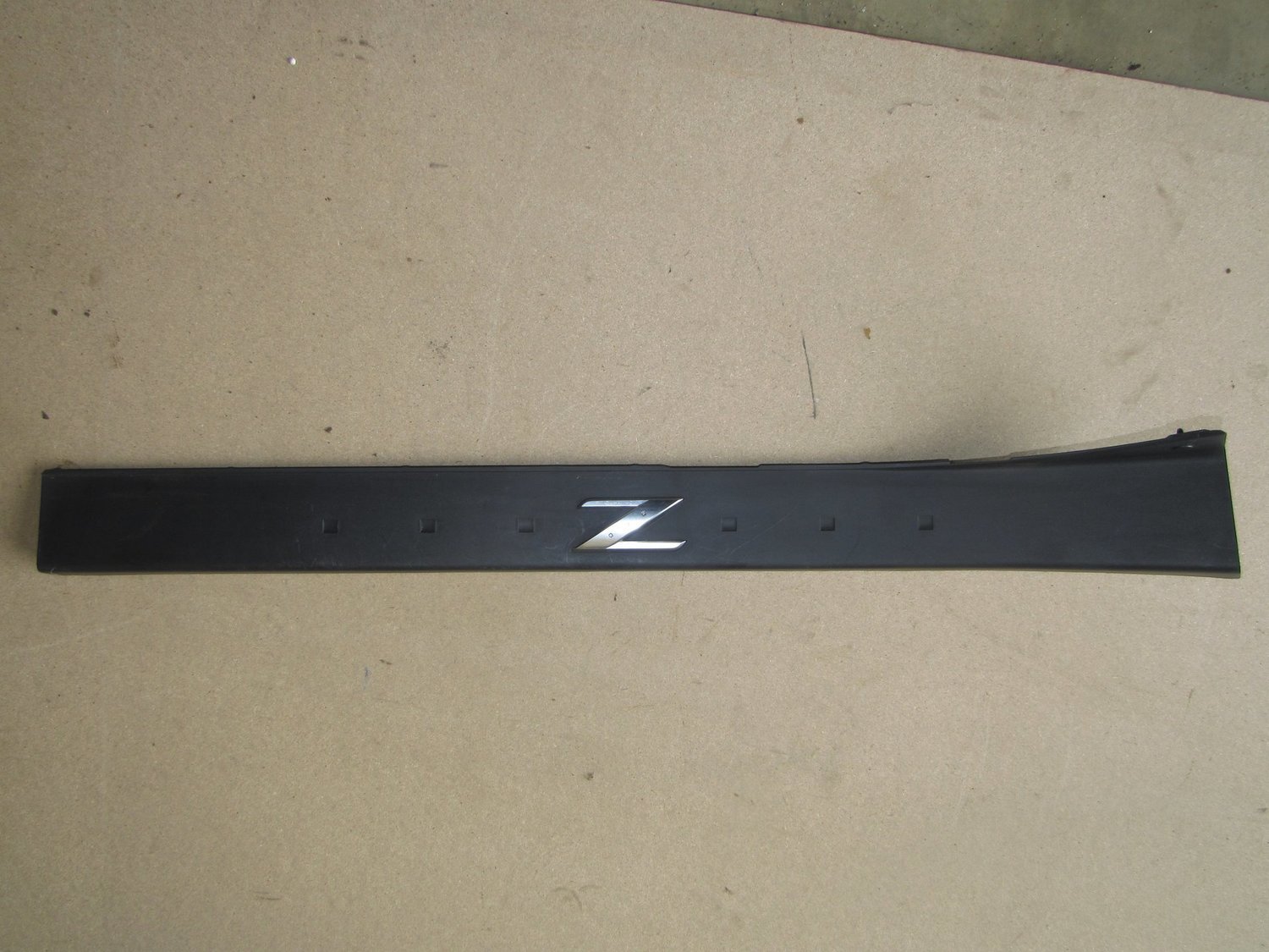 Nissan 350z 2004 A pair of Sill Covers but one Broke Clip Both Left and Right