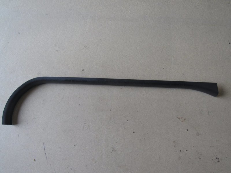 Nissan 350z 2004 A pair of Sill Covers but one Broke Clip Both Left and Right