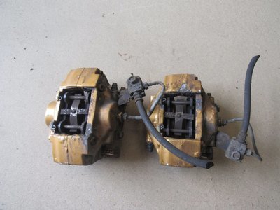 Nissan 350z 2004 A pair of Rear Calipers Complete with Pads