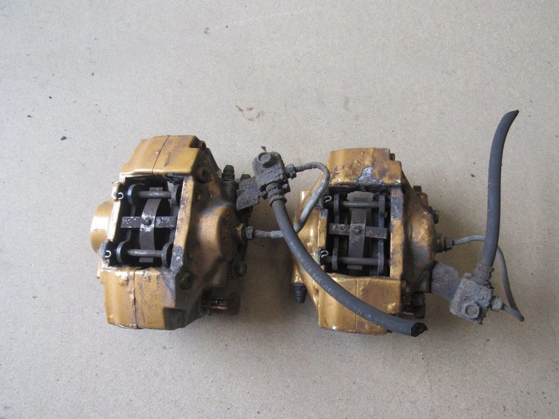 Nissan 350z 2004 A pair of Rear Calipers Complete with Pads