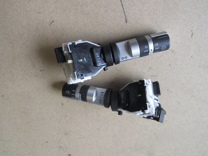Nissan 350z 2004  A pair of Wiper Storks