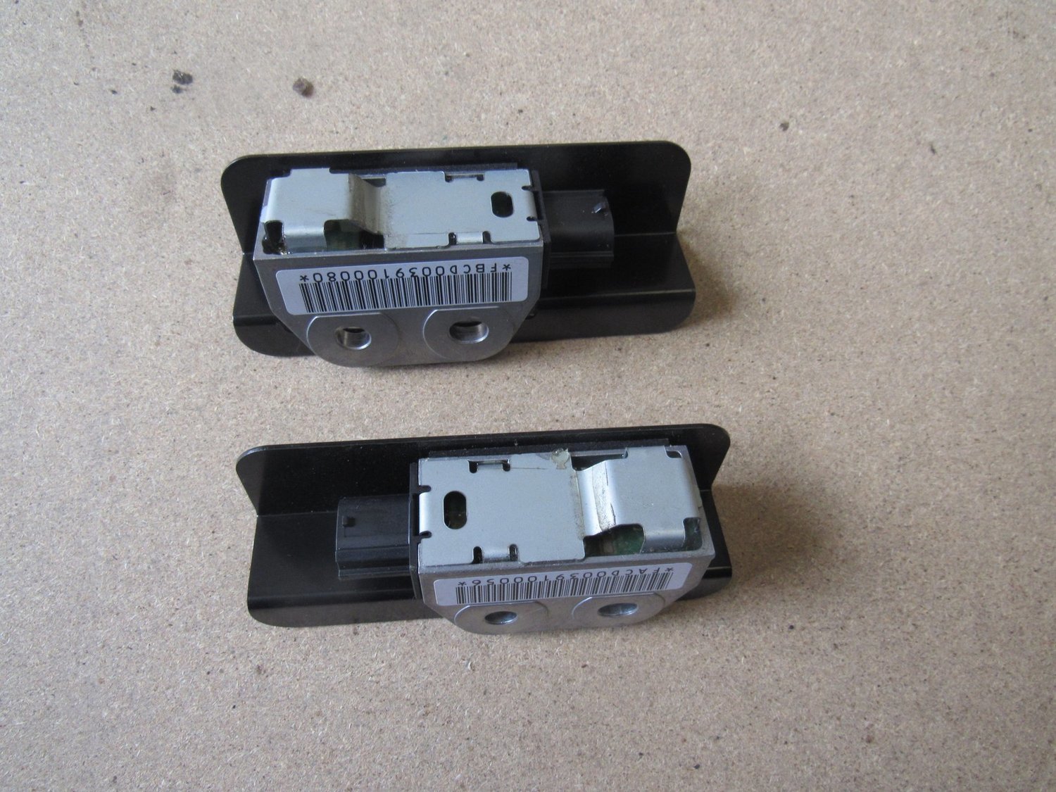 Nissan 350z 2004  A pair of Sensors