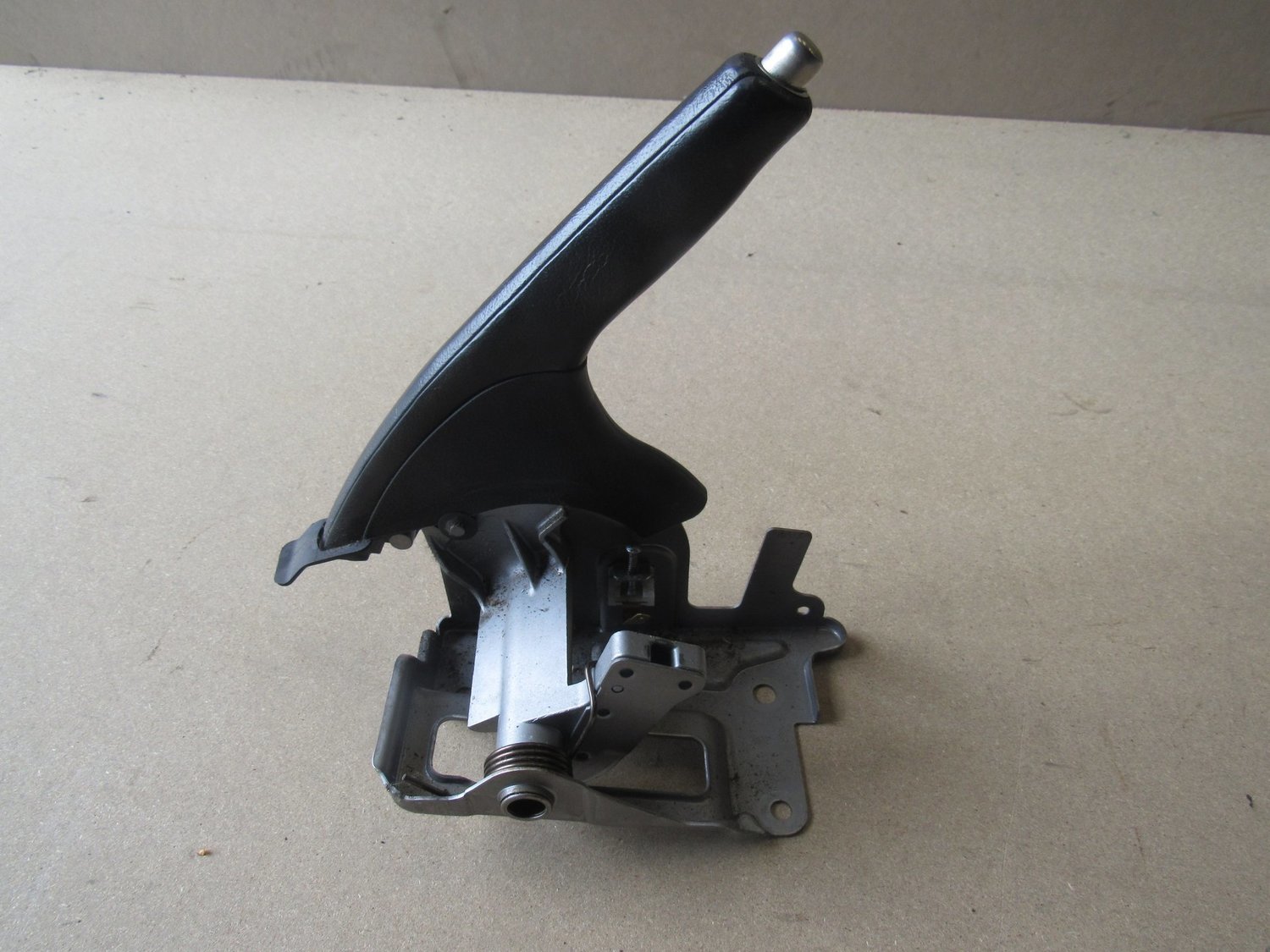 Nissan 350z 2004  Hand Brake