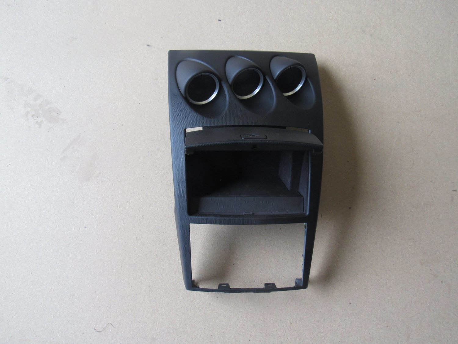 Nissan 350z 2004    Dash Trim and Gauges