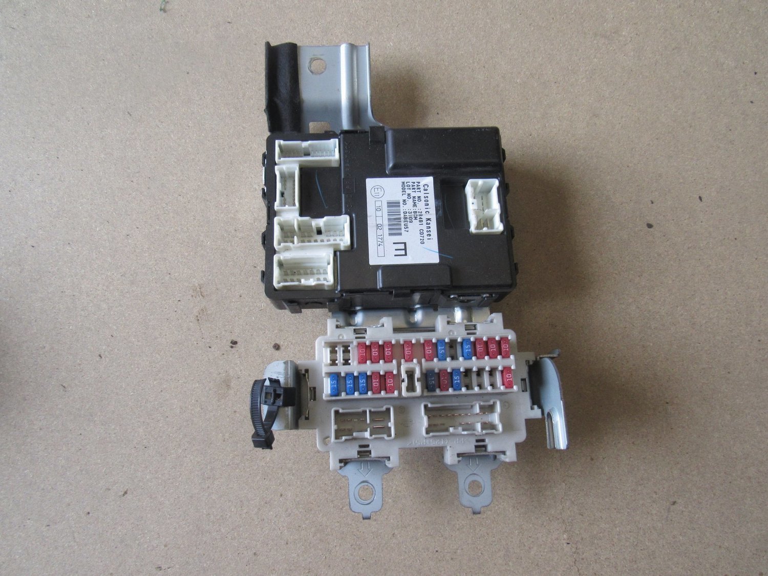 Nissan 350z 2004    Main dash Fuse Box