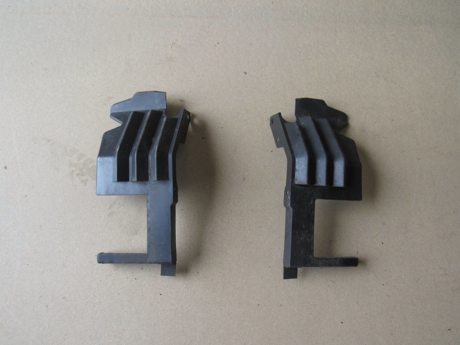 Nissan 350z 2004    Pair of Brackets