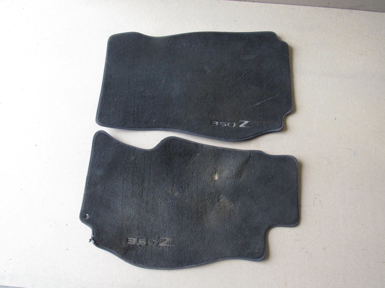 Nissan 350z 2004    Pair of Floor Mate