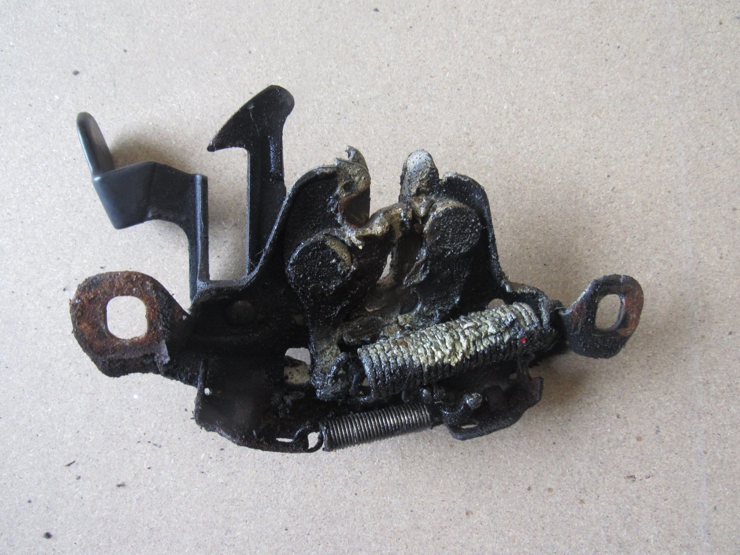 Nissan 350z 2004    Bonnet Catch