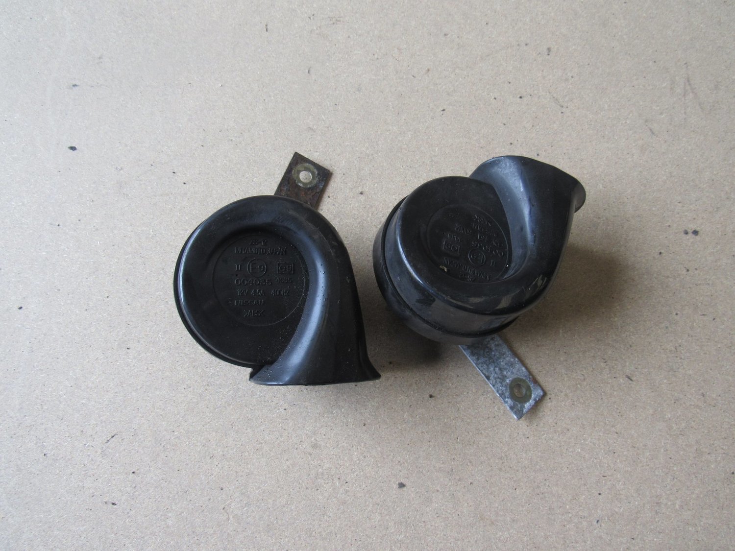 Nissan 350z 2004    A pair of Horns