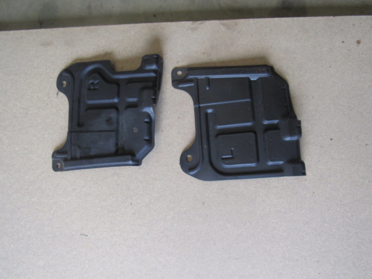 Nissan 350z 2004   Pair of Left and Right Plates