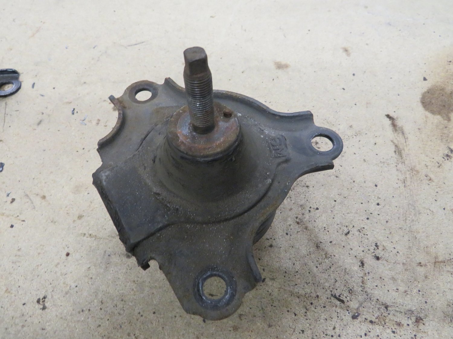 Honda Integra Type R DC5   Drivers Right top Engine Mount Same as Civic Type R EP3