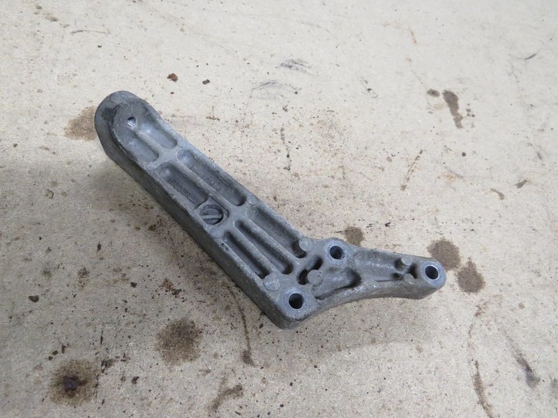 Honda Integra Type R DC5   Air box Mount off the Gearbox Fits EP3