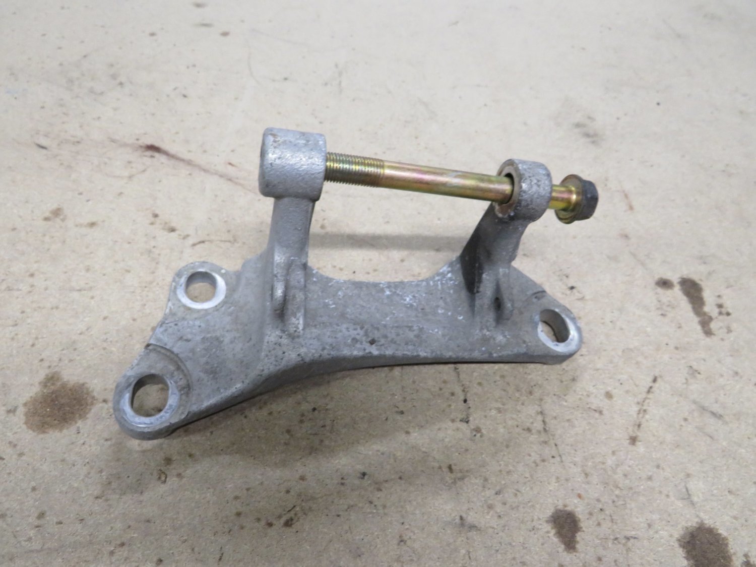 Honda Integra Type R DC5   Gearbox top Bracket the Mount sits into Chassis Leg
