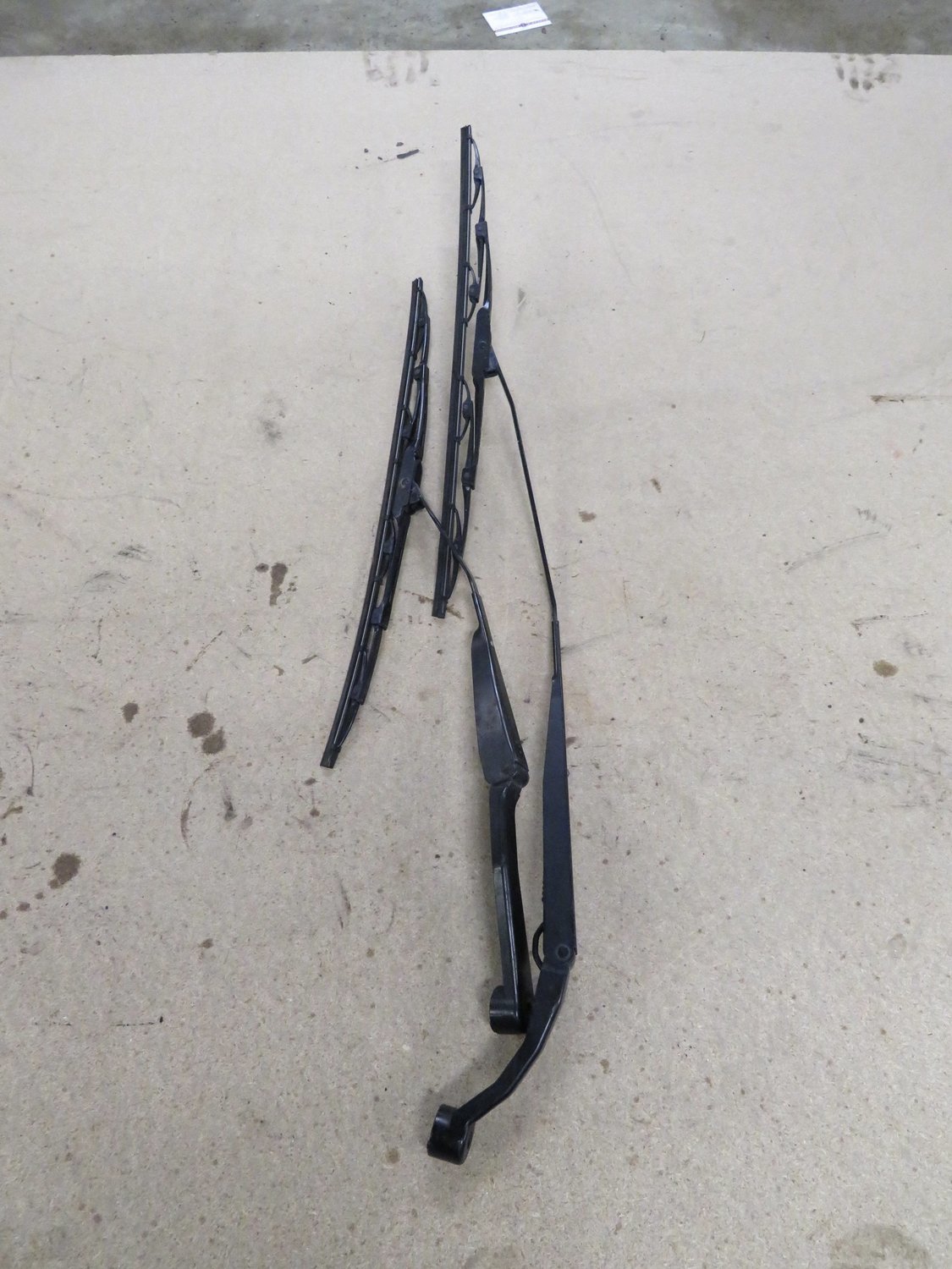 Honda Integra Type R DC5   Pair of Front windscreen Wiper Arms and Blades