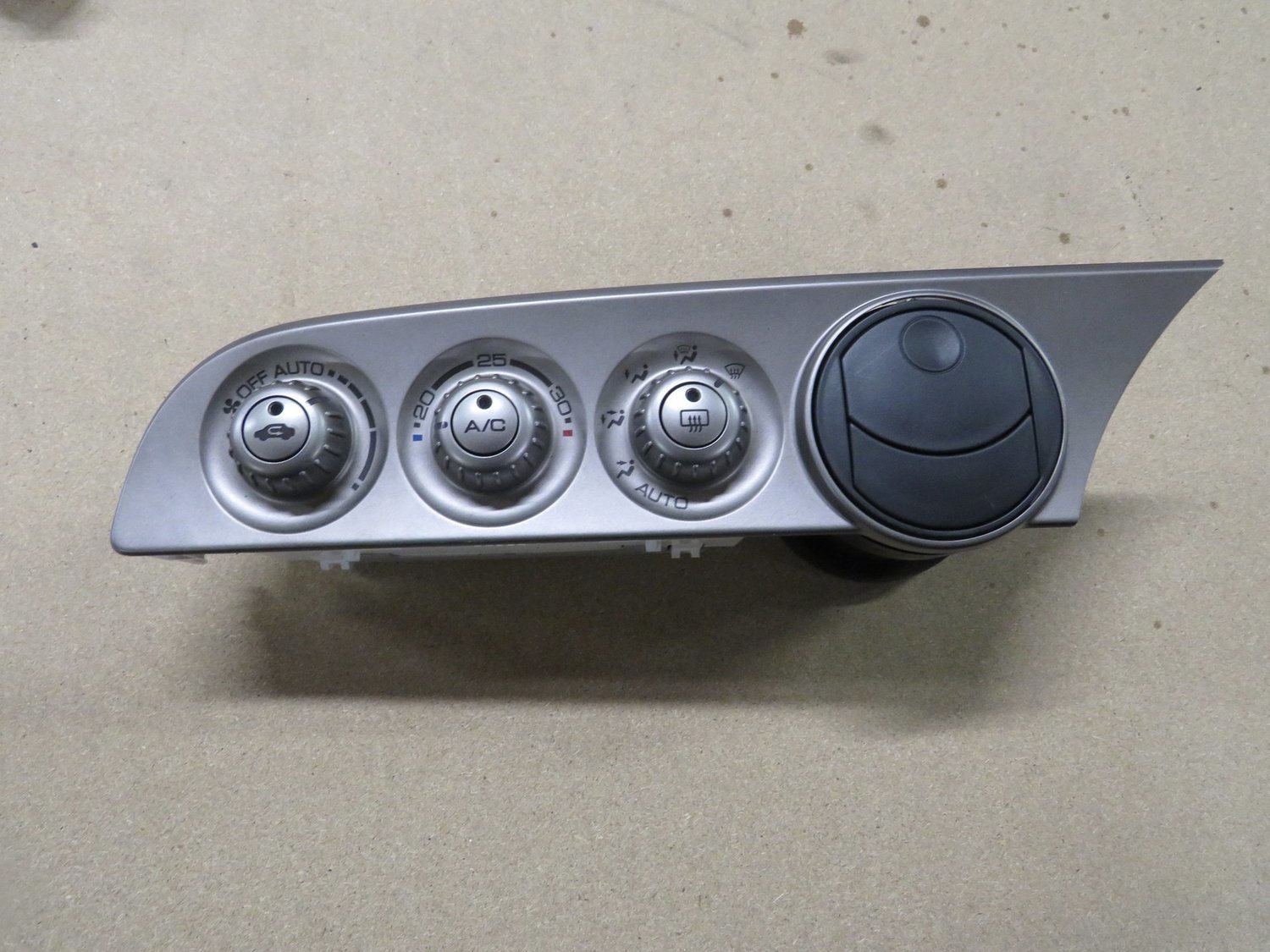 Honda Integra Type R DC5    Dash Heater Controls