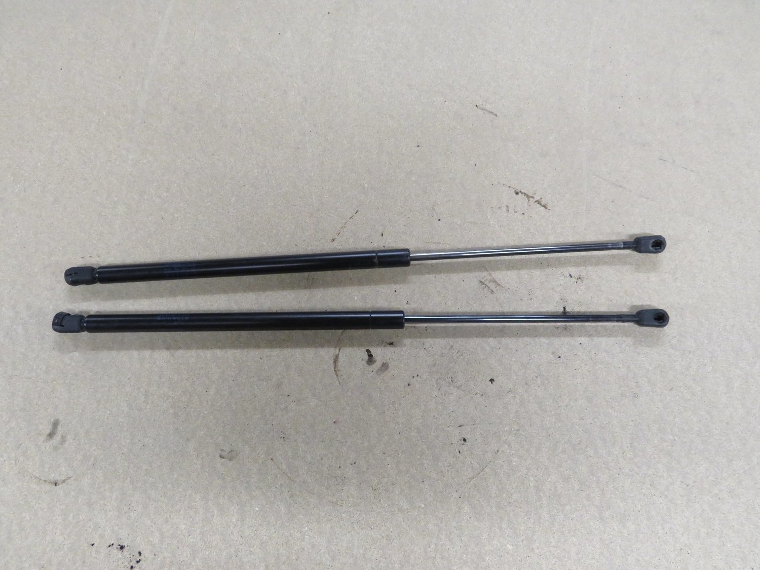 Honda Civic Type R   Pair of rear Boot Strut Shock Dampers