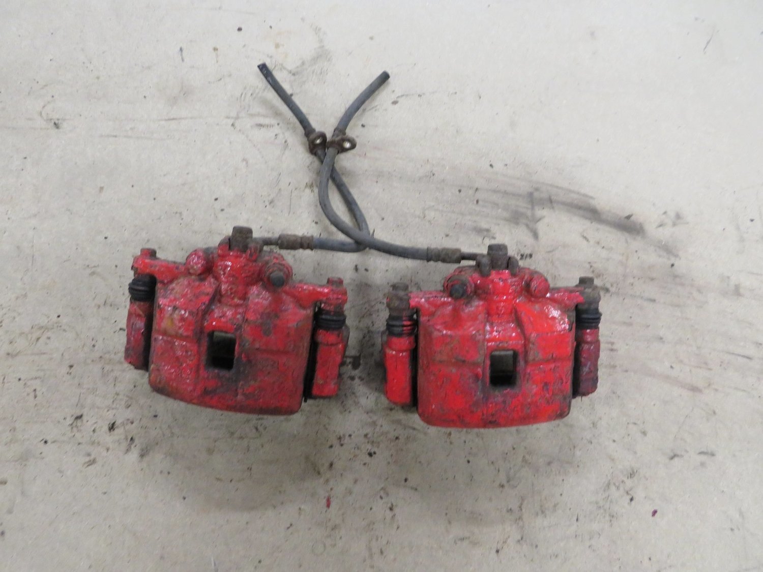 Honda Civic Type R   Pair of Front Caliper Complete with Carriers and Pads Red