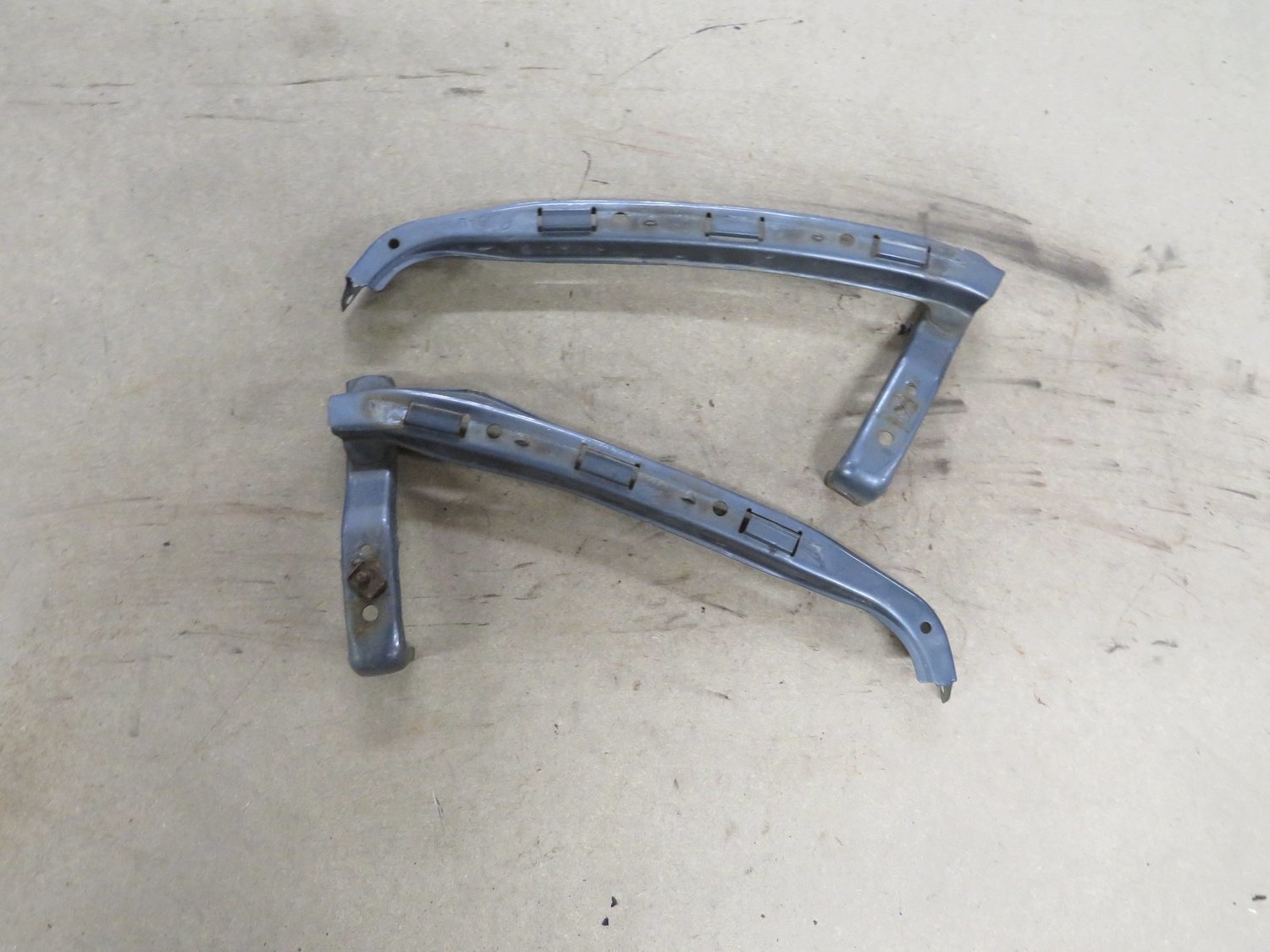 Honda Civic Type R   Pair of Grey headlight Brackets to Front Bumper