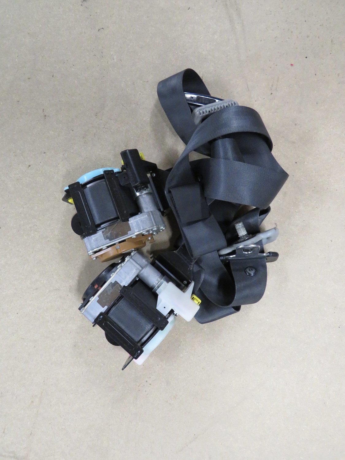 Honda EP3 Civic Type R   Front Seat Belts pair Left and Right