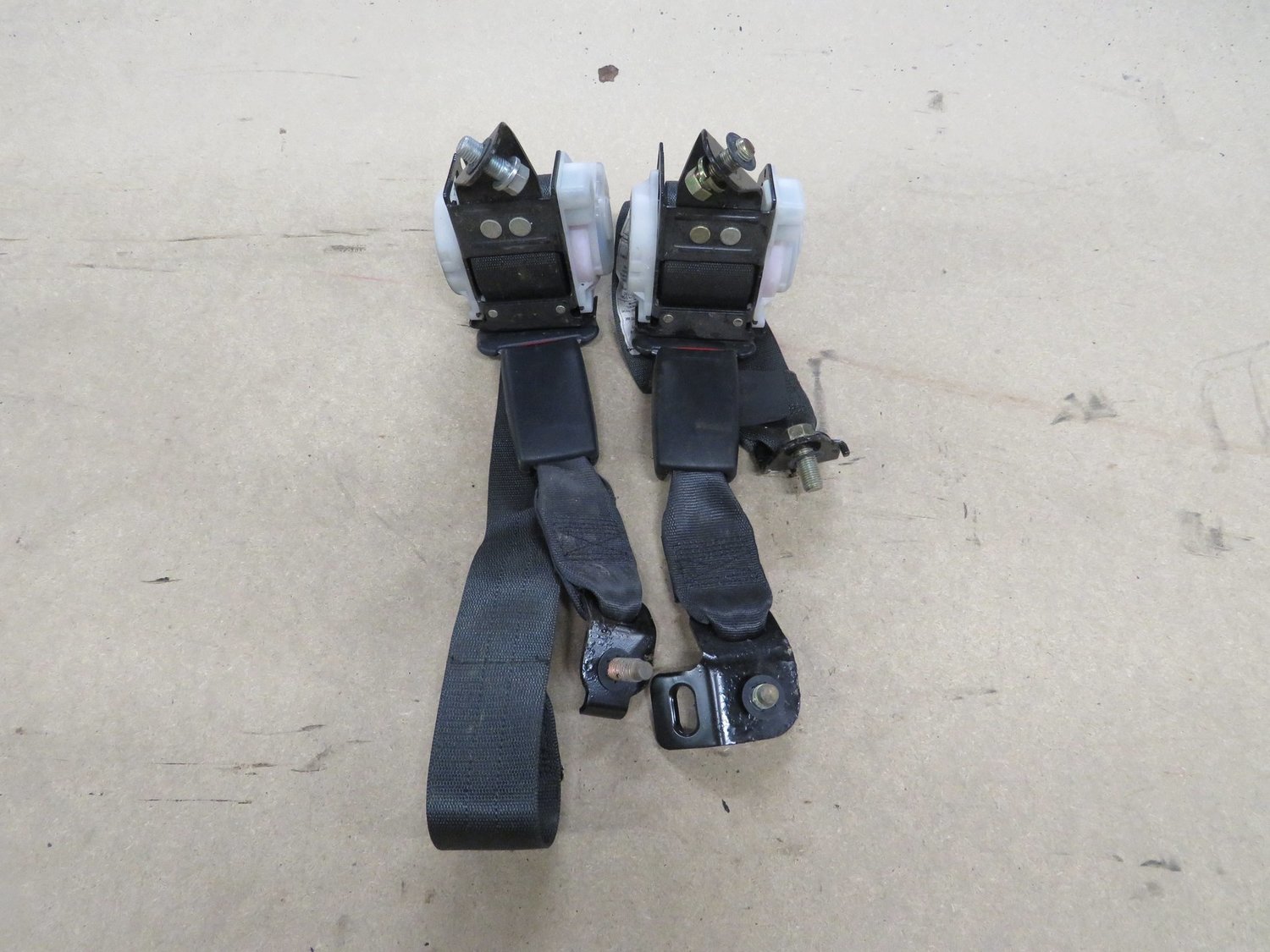 Honda EP3 Civic Type R   Rear Seat Belts pair Left and Right
