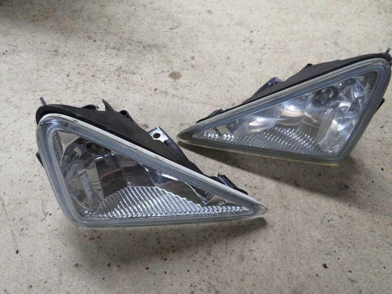 Civic Type R FN2   A pair of  front bumper Fog Lights with Bulbs Complete OEM Honda Parts