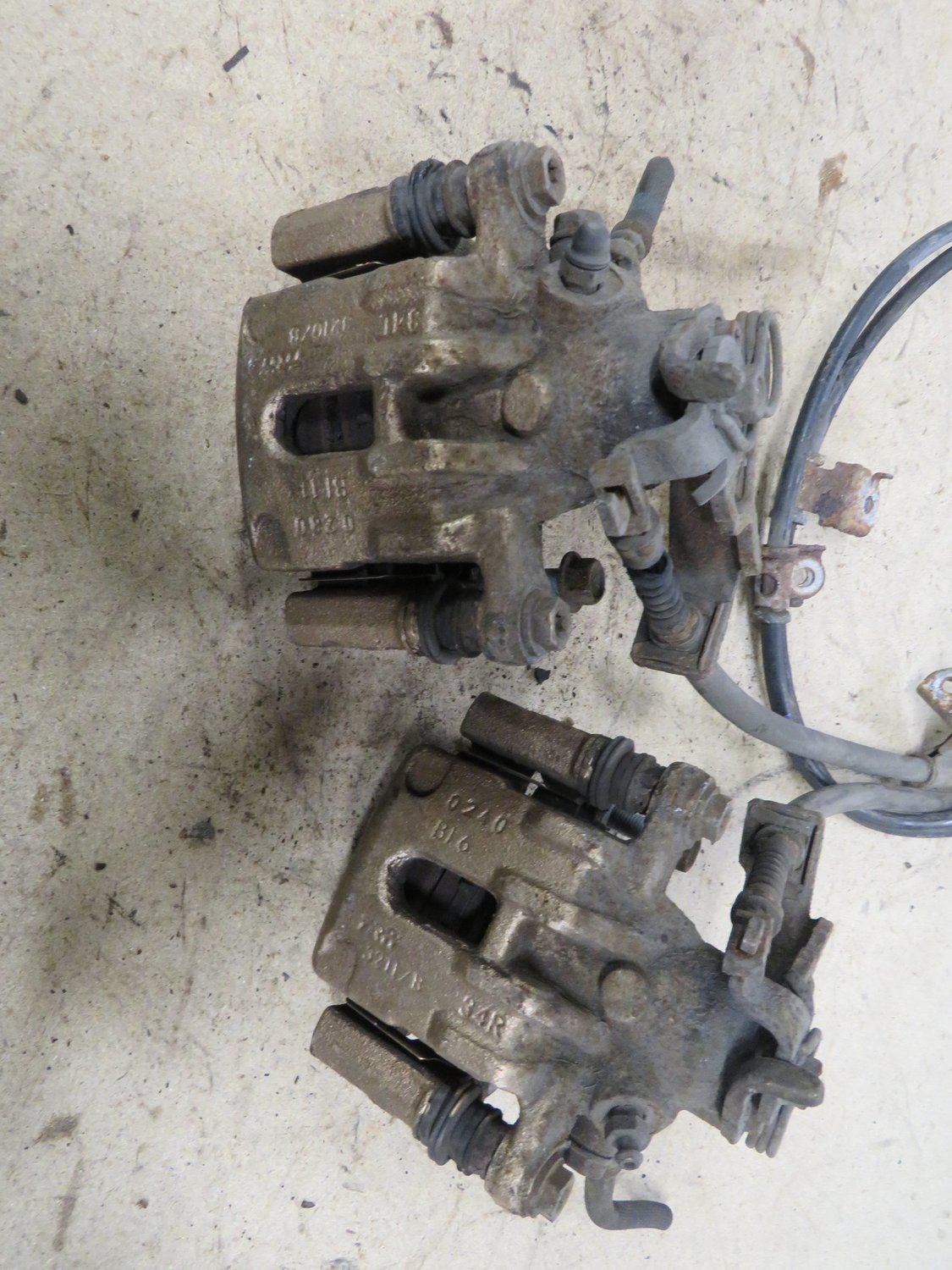 Civic Type R FN2    Pair of rear Calipers Complete with Carriers and Pads