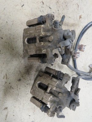 Civic Type R FN2    Pair of rear Calipers Complete with Carriers and Pads