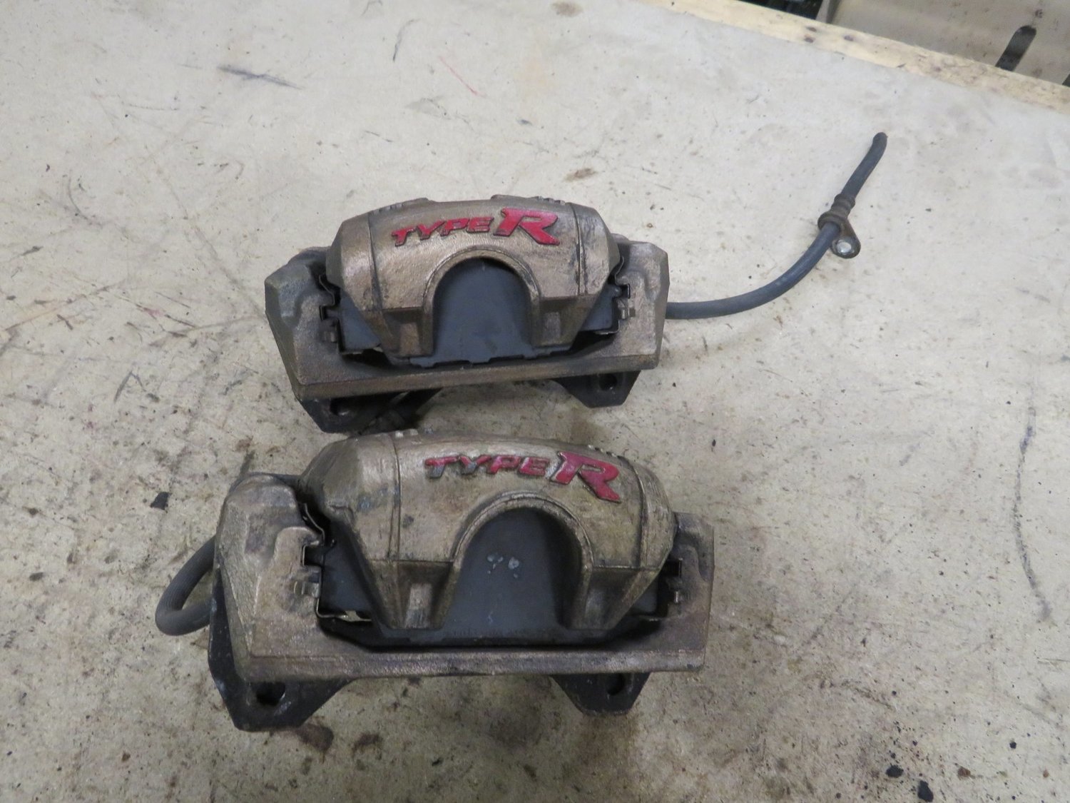 Civic Type R FN2   A pair of  Nice front Calipers Complete with Hangers and Pads