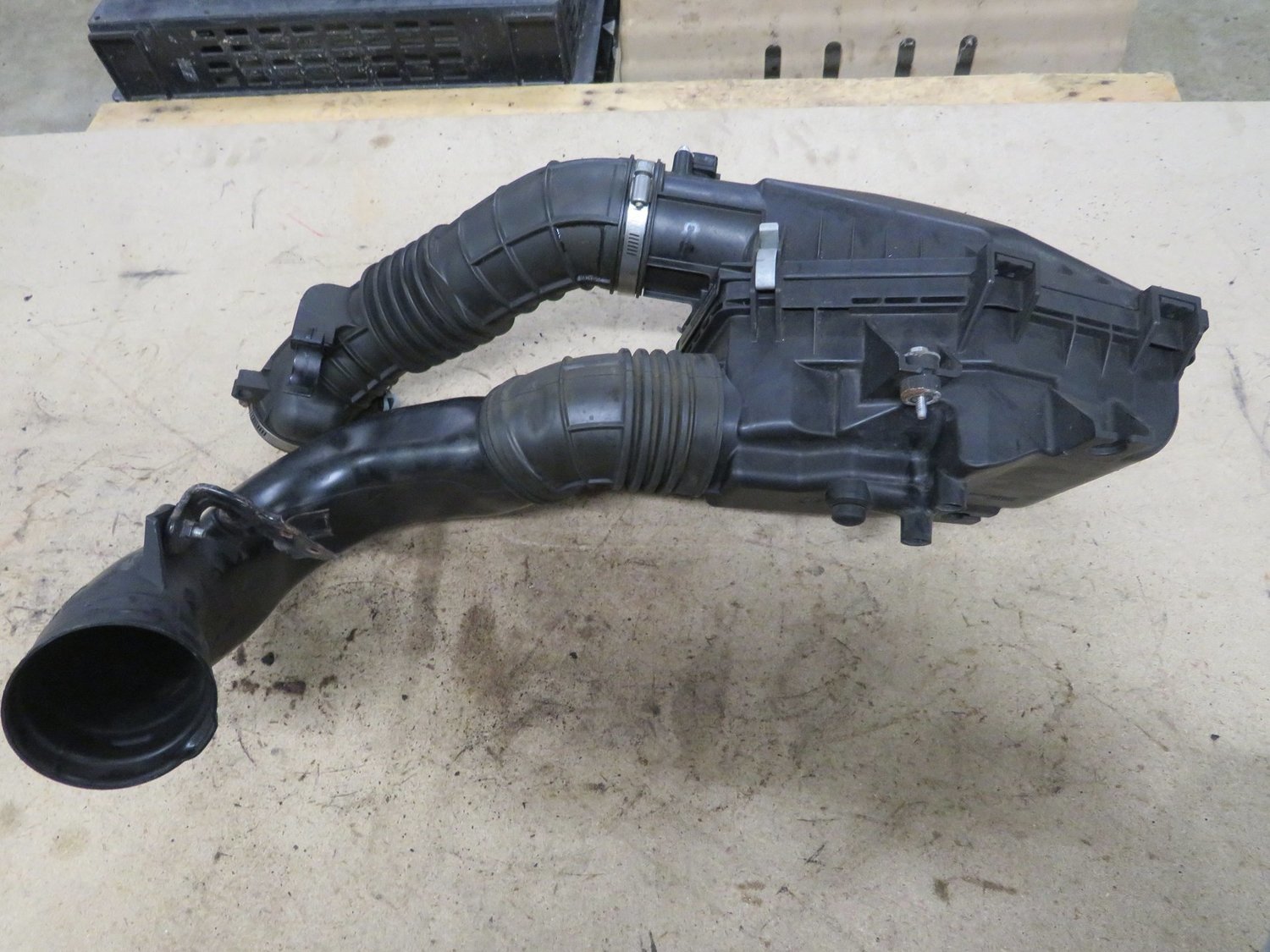 Civic Type R FN2    Air box Complete as seen but no MAF Air Sensor