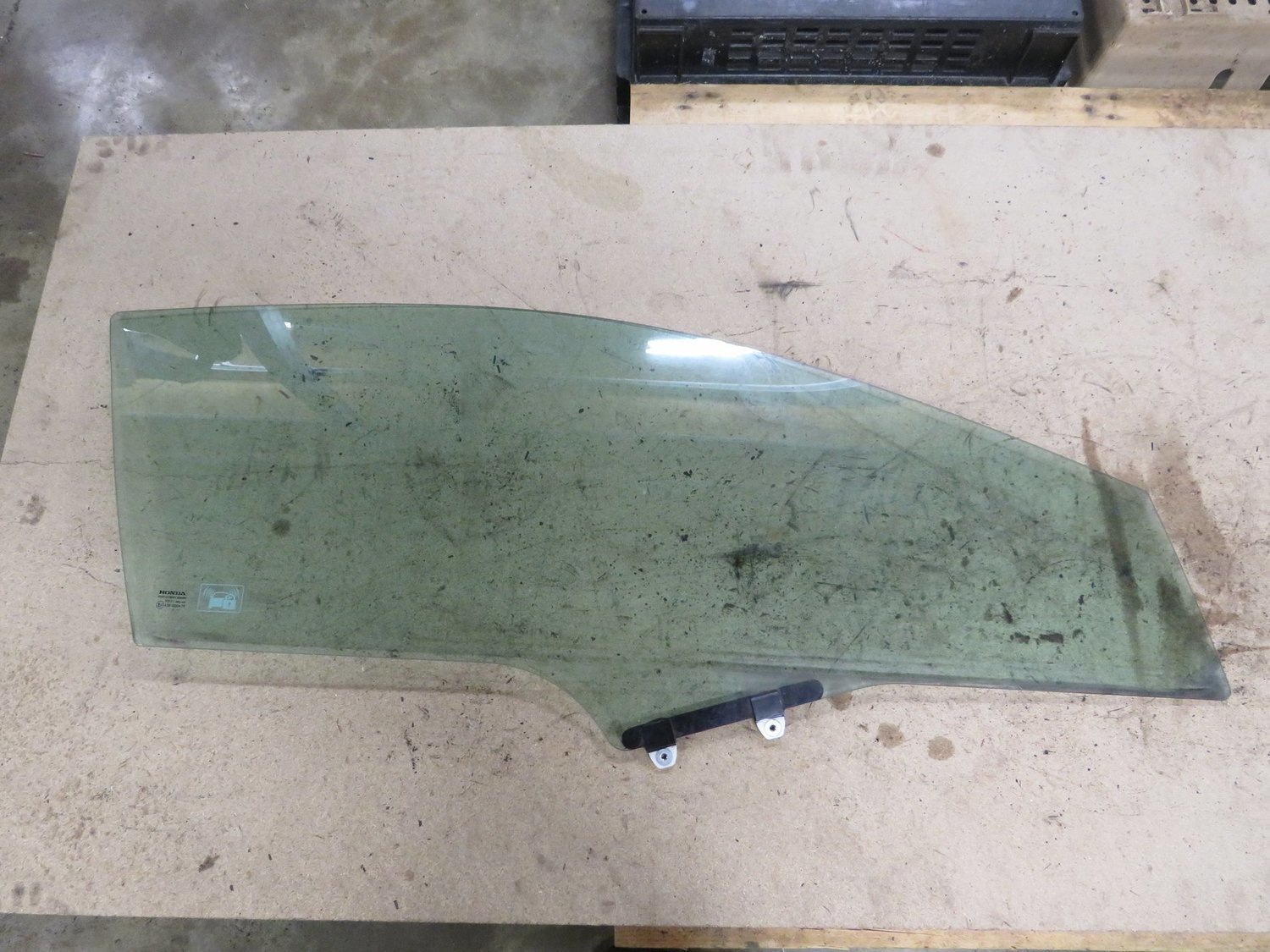 Civic Type R FN2    Drivers right door window Glass