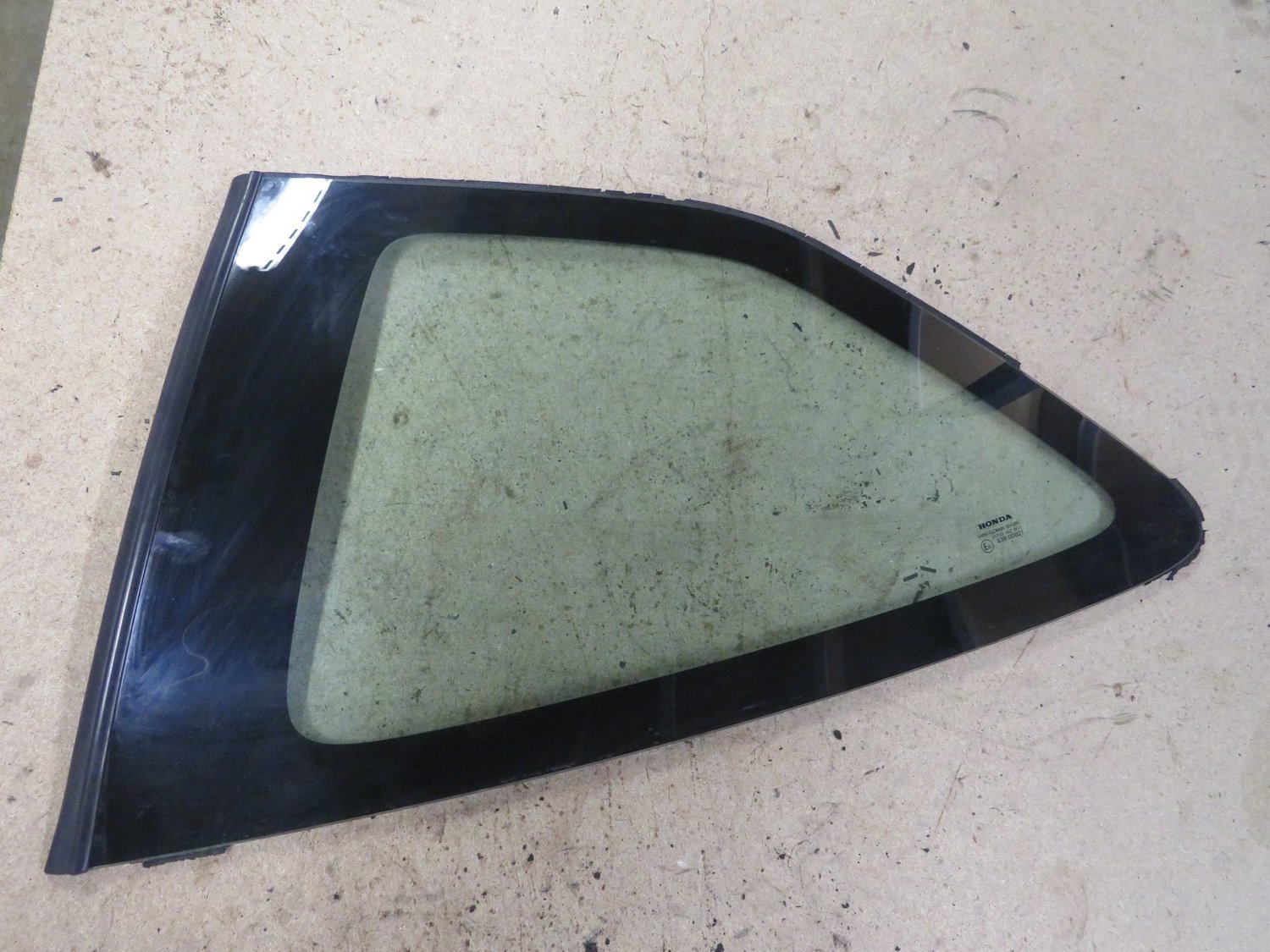 Civic Type R FN2    Passenger Left Quarter window Glass