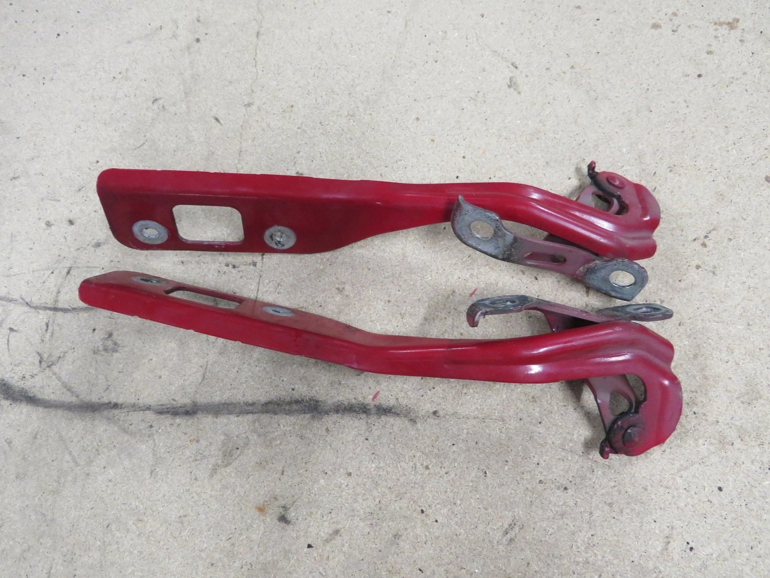 Civic Type R FN2    Pair of red Bonnet Hinges