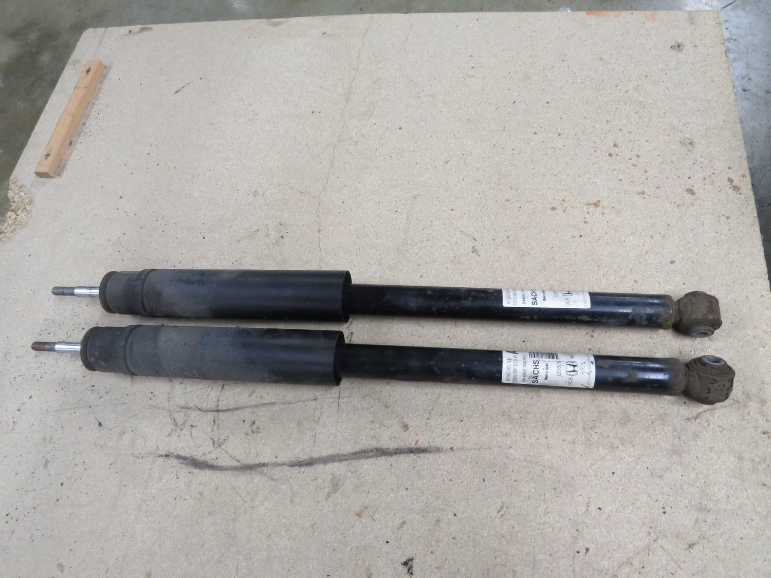 Civic Type R FN2    Pair of rear Shocks
