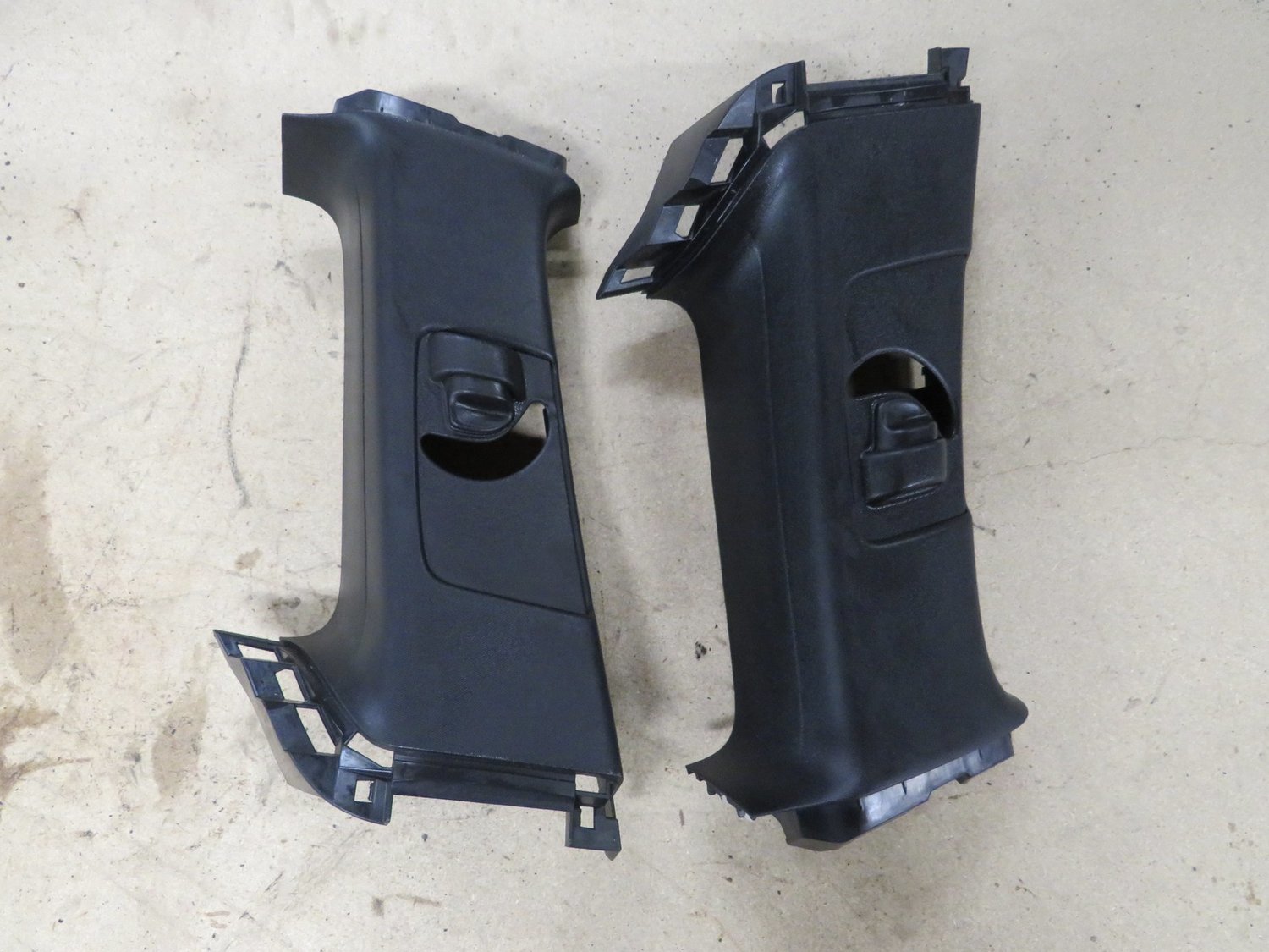Civic Type R FN2    Pair of interior B-Post Trims