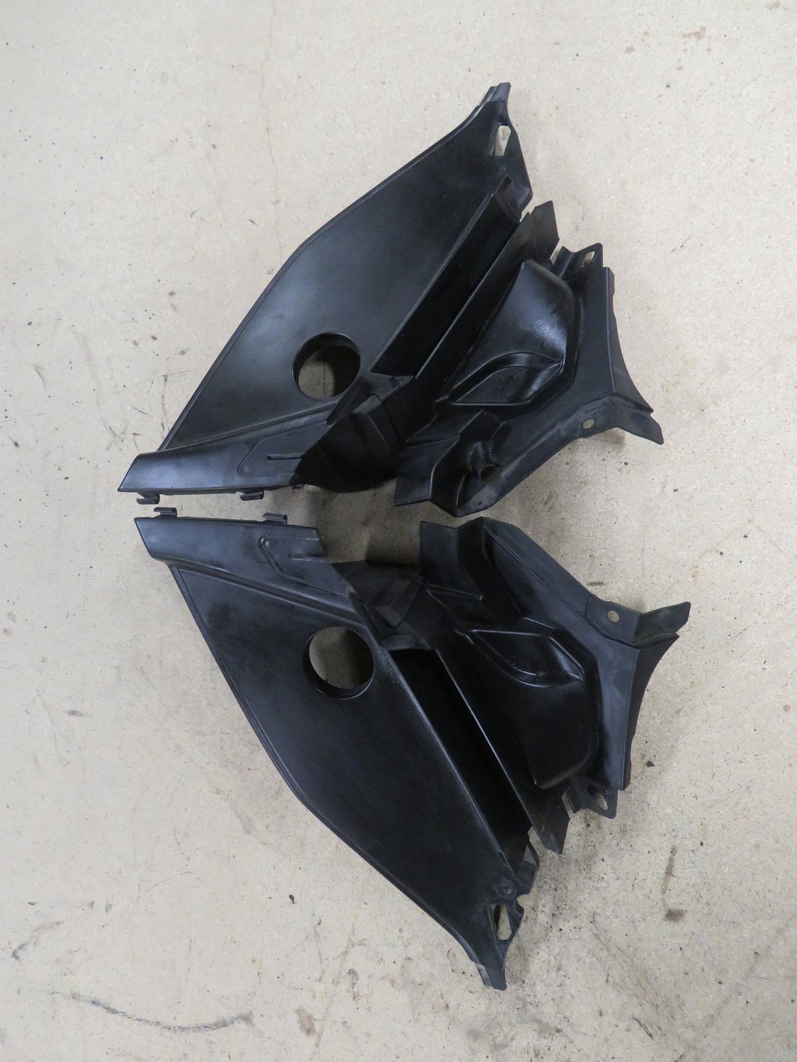 Civic Type R FN2    Windscreen Skuttle Panel end trims