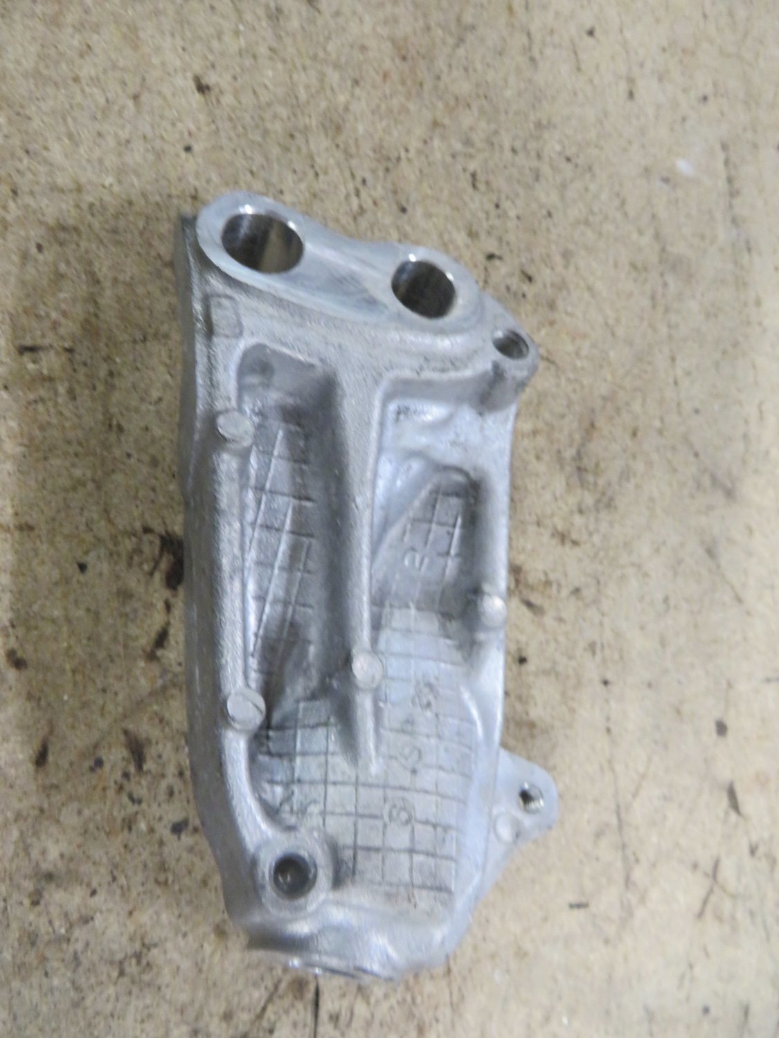 Honda Civic Type R FN2   Engine Mount Bracket