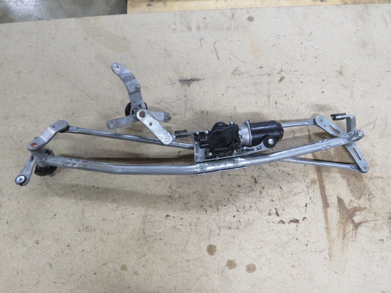 Honda Civic Type R FN2   Windscreen Wiper Motor