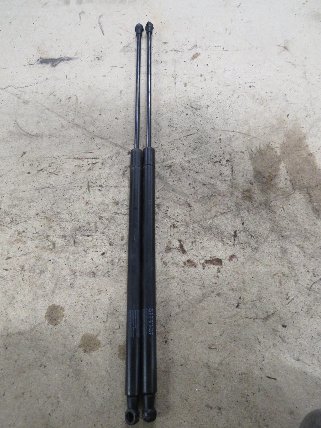 Honda Civic Type R FN2   Boot tail gate Shock Dampers