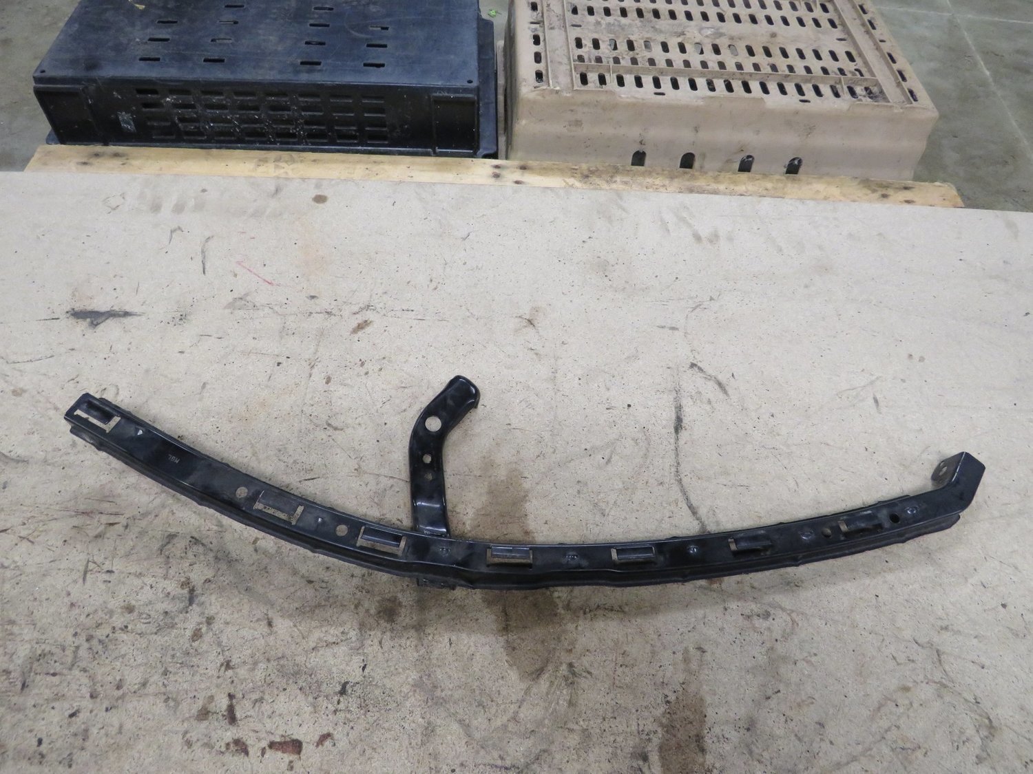 Honda Civic Type R FN2    Drivers right or Passenger Left Headlight Bracket