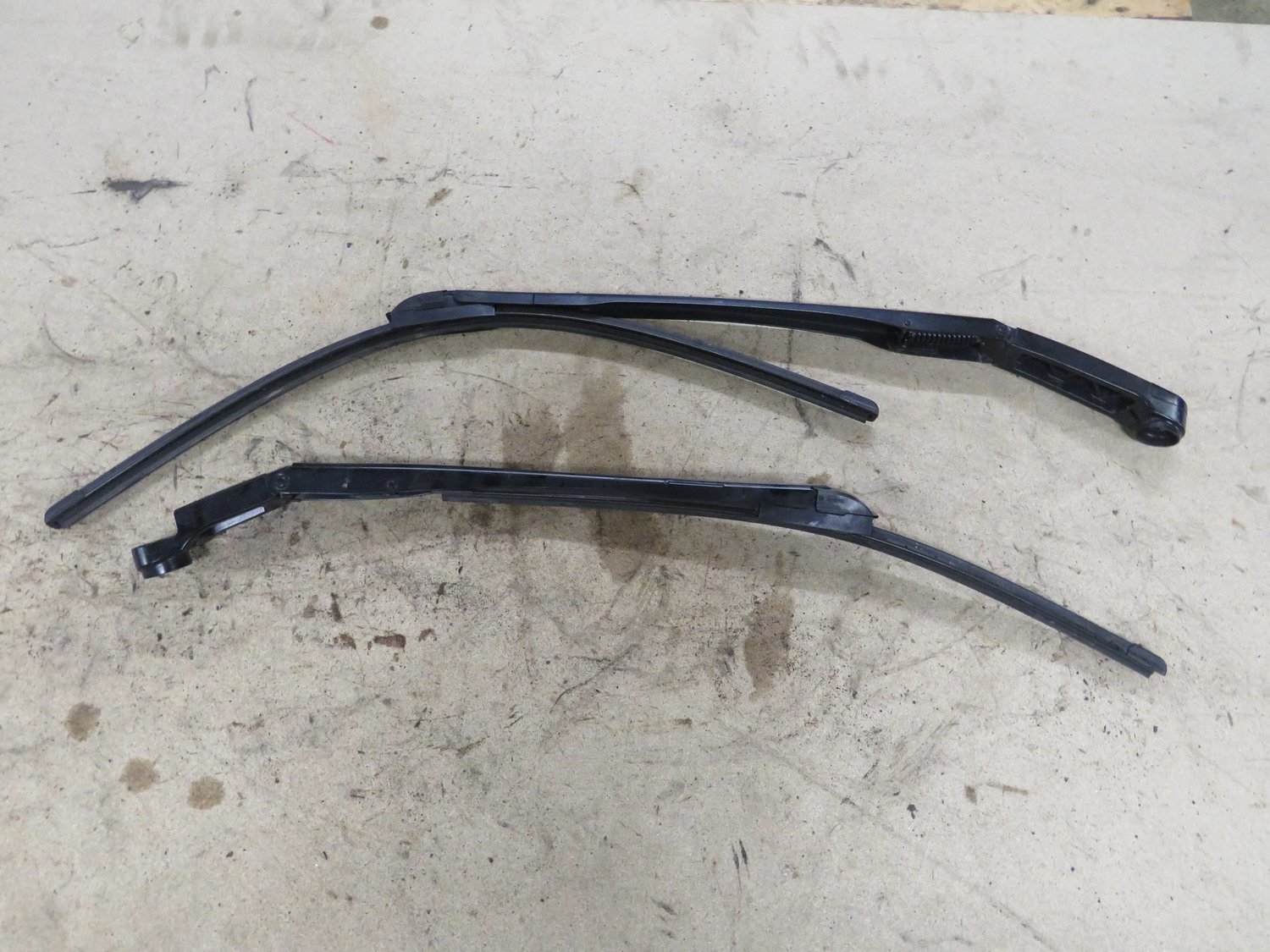 Honda Civic Type R FN2   Pair of Wiper Arms with Wiper Blades