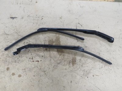 Honda Civic Type R FN2   Pair of Wiper Arms with Wiper Blades