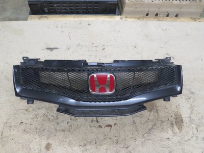Civic Type R FN2 Front Bumper Grill a few Marks on the Badge but no Damage