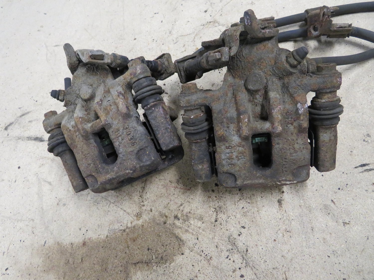 Honda Civic Type R FN2   Pair of rear Calipers with pads and Carriers