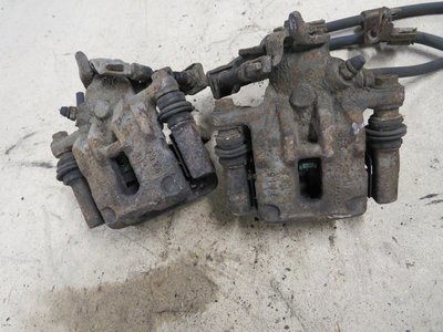 Honda Civic Type R FN2   Pair of rear Calipers with pads and Carriers