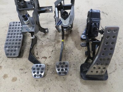 Honda Civic Type R FN2   Accelerator Brake and Clutch pedal set with foot rest