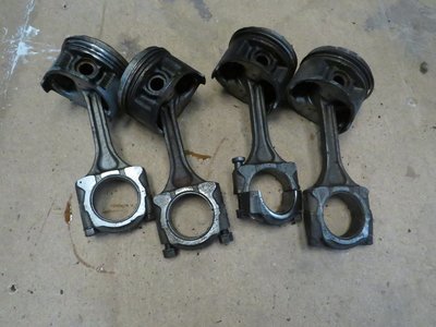 Honda DC2 Integra Type R UKDM Set of 4 Pistons and Connecting Rods