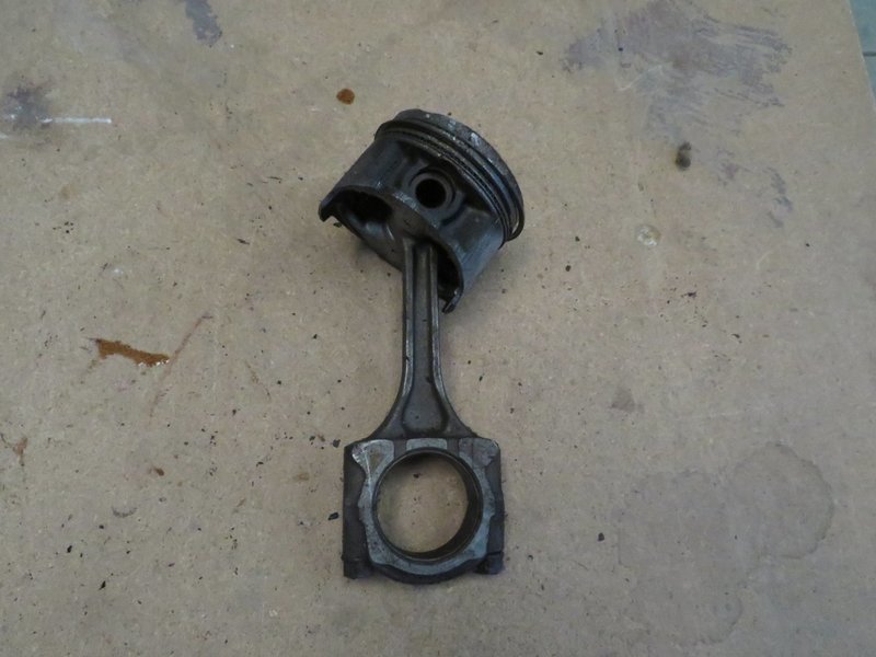 Honda DC2 Integra Type R UKDM A Single Pistons and Connecting Rod