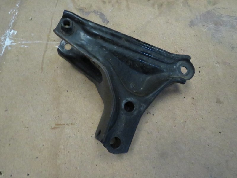 Honda DC2 Integra Type R UKDM   Engine rear Bracket