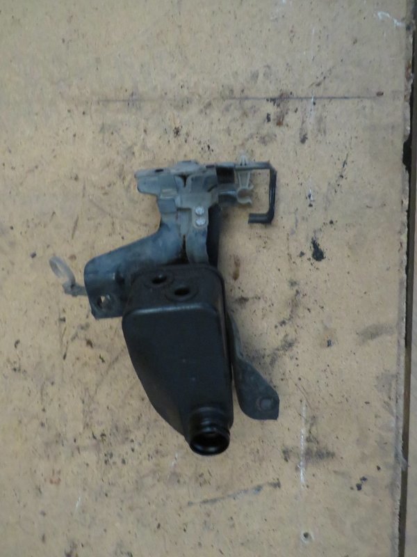 Honda DC2 Integra Type R UKDM   Engine rear Bracket with Breather Box